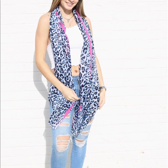 Maisey Leopard scarf with stripe - Picture 1 of 2